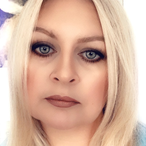 Meet your Posher, Jennifer - Picture 3 of 4